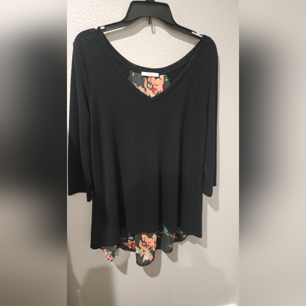 Le Lis Black Floral Women's Blouse